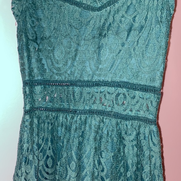 Divided Green lace , sheer panel dress - Picture 3 of 4